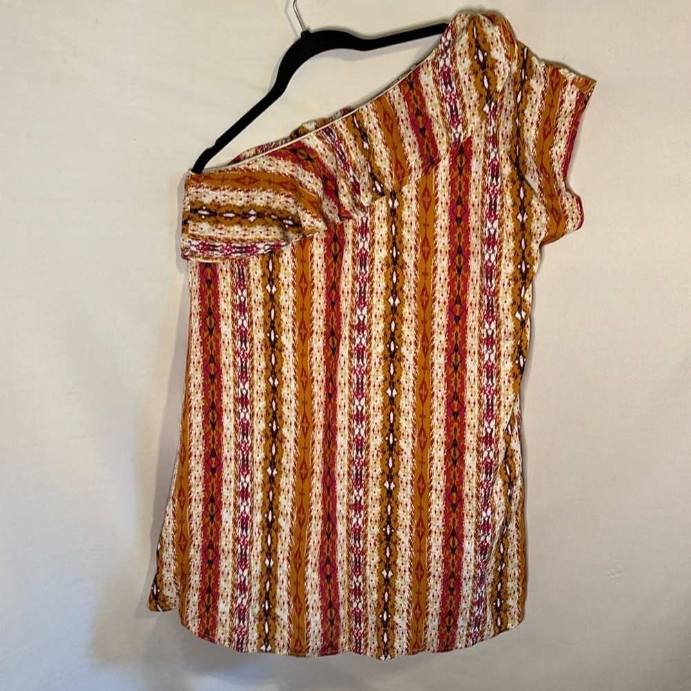 Savanna Jane On Shoulder Top Size Small Asymmetrical